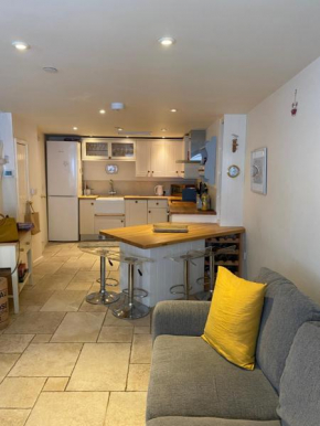 Reduced rates for this month! Beautiful cottage, 3 stories high with upstairs courtyard and set in an amazing location! The fantastic newly developed Town Mill with restaurants and craft shops on your